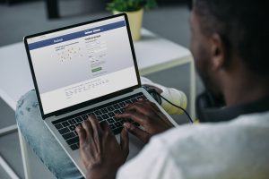 facebook-laptop-depositphotos_186136414_l-2015